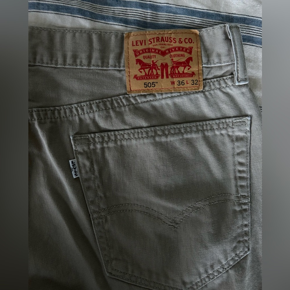 Men’s Levi’s 505 Khaki Jeans 36/32